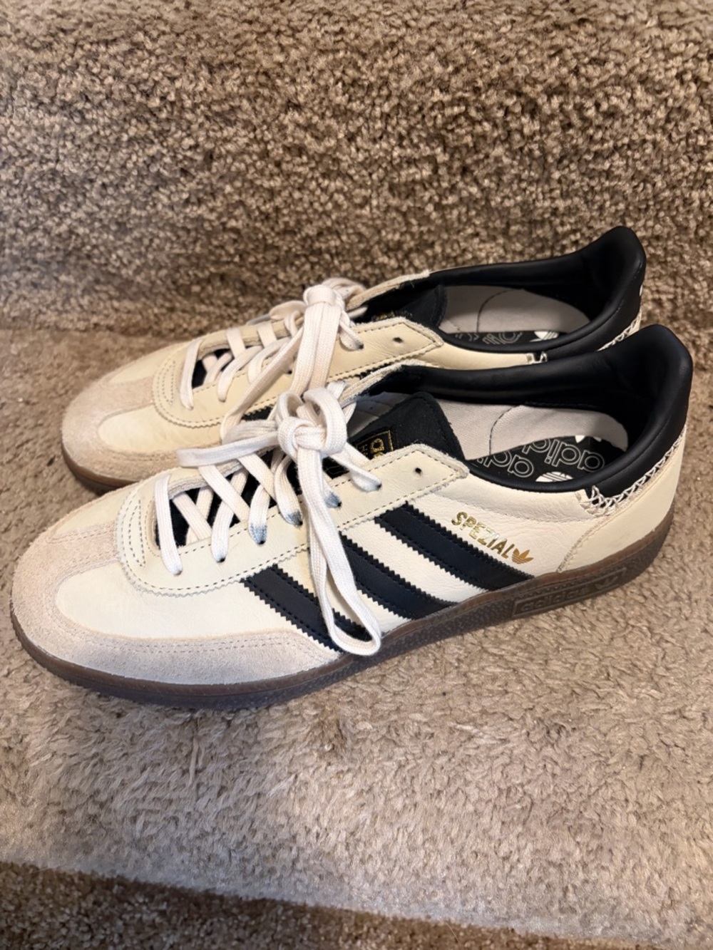 adidas Handball Spezial
Wonder White Black (Women's)